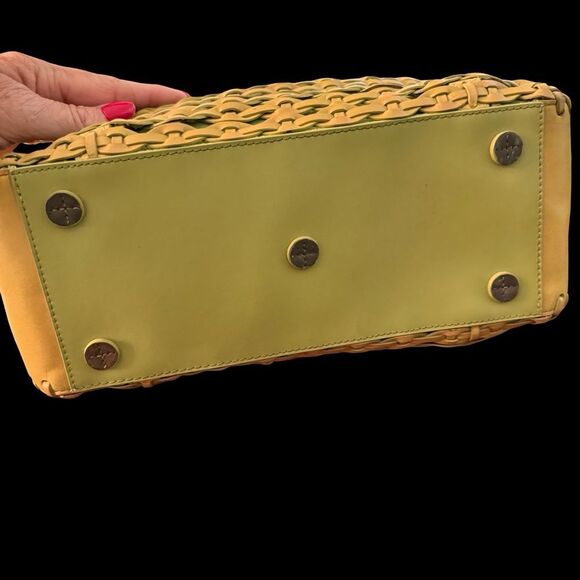 Fossil Green Hobo Bag with Timeless Design - Picture 4 of 7